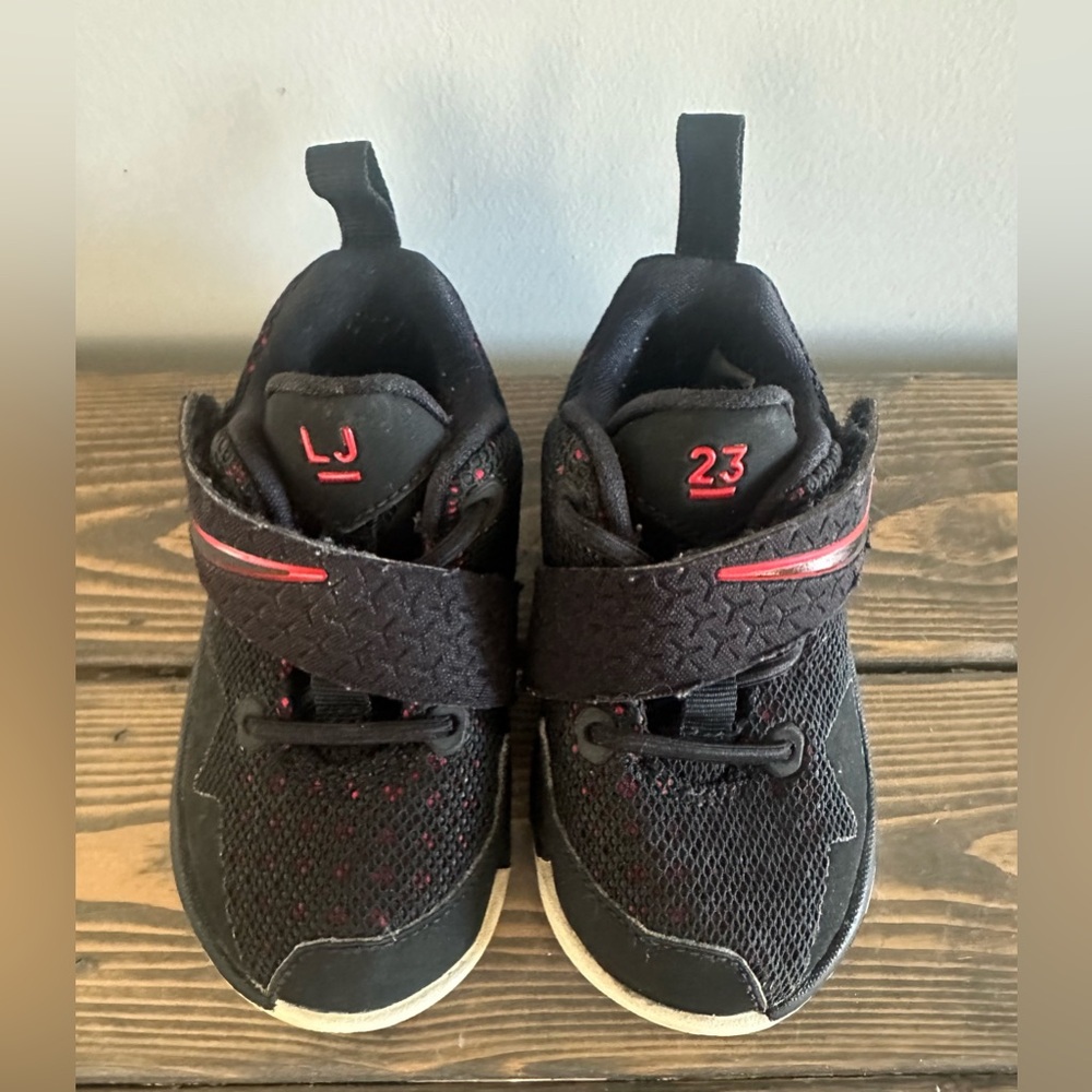Nike LeBron James XIV (TD) Black/Red Toddler Boy's Sneakers| Size 6C 859470-004 - Picture 2 of 5